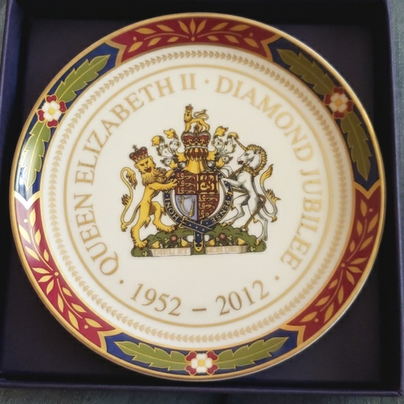 Royal Worcester Queen Elizabeth Diamond Jubilee round tray NWT - Picture 8 of 8